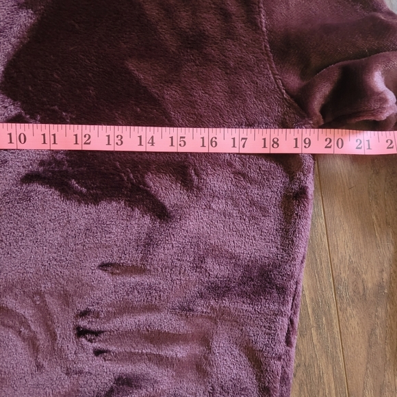 INC fuzzy sweatshirt - Picture 4 of 5